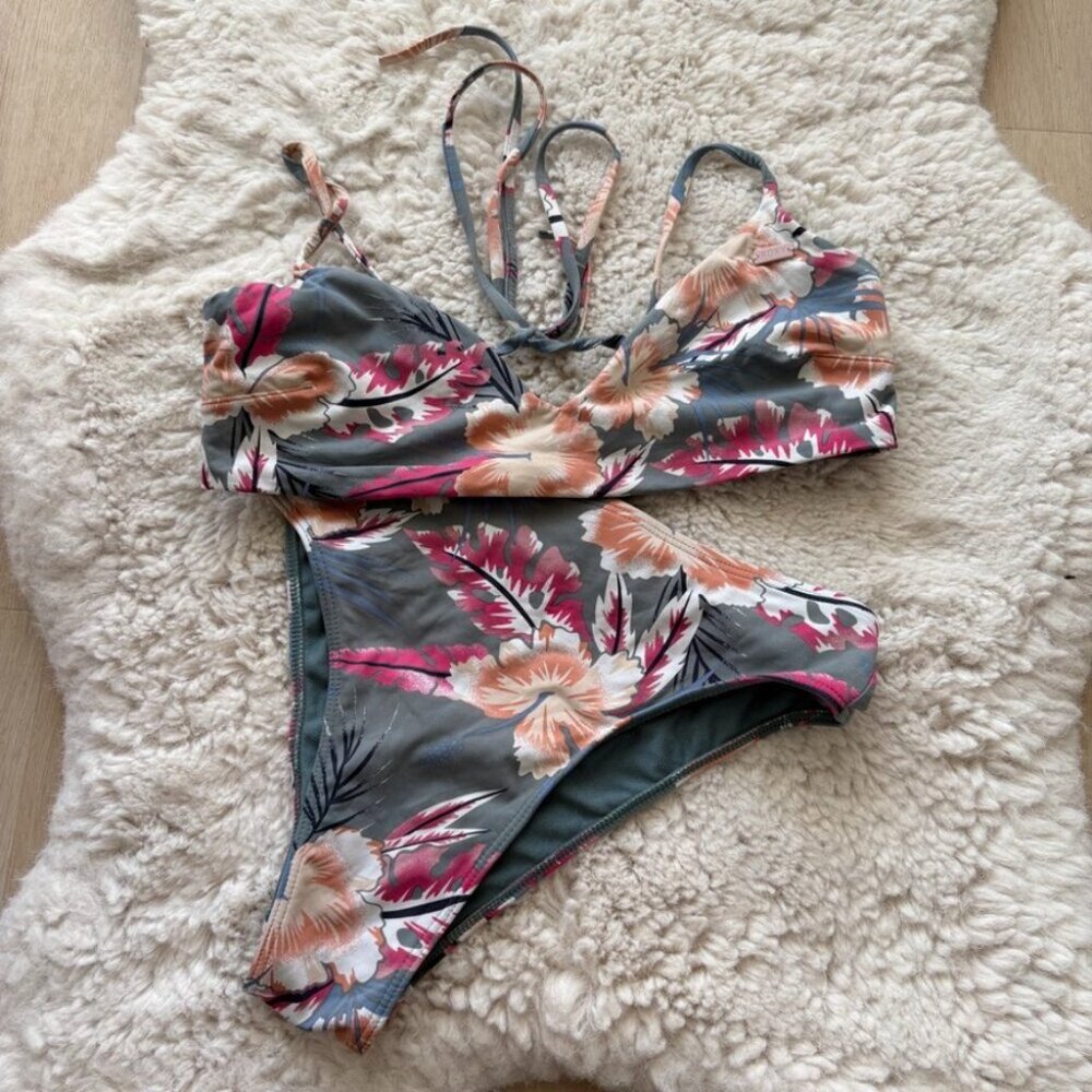 Roxy Printed Beach Classics Fixed Triangle Bikini… - image 3
